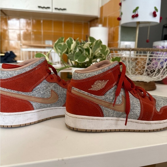 Nike - Picture 2 of 4